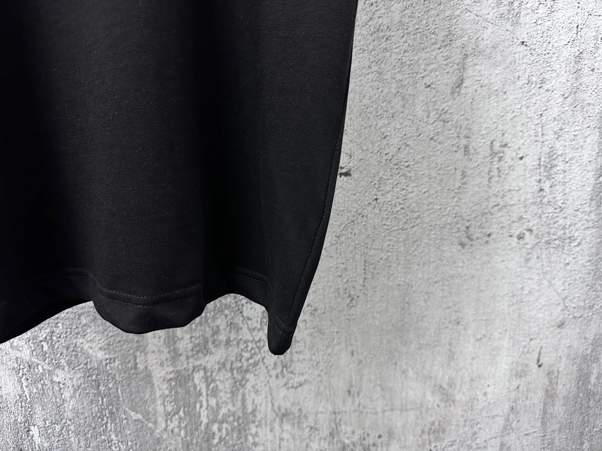 ￼ P85 【YSL】 Classiclogo t Classic 280 ! ， ，os ， ， Same Style。 ：Black，White Size：XS-L